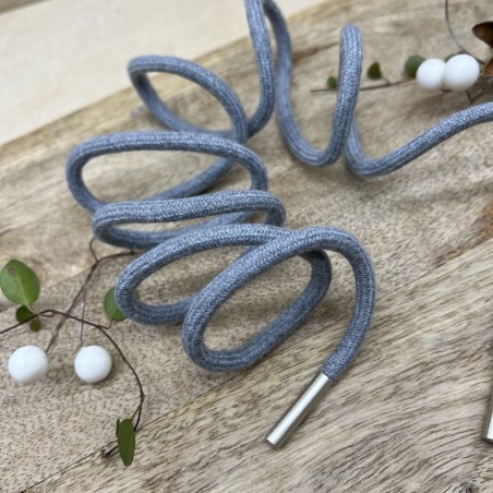 Шнурок трикотажный кругловязаный серый с серебристыми наконечниками