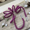 Шнурок трикотажный кругловязаный цвета темной фуксии с серебристыми наконечниками