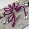 Шнурок трикотажный кругловязаный цвета темной фуксии с серебристыми наконечниками