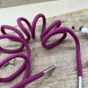 Шнурок трикотажный кругловязаный цвета темной фуксии с серебристыми наконечниками