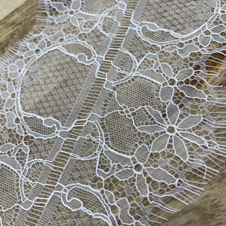 Кружево ажурное тонкое молочного цвета, ширина 14 см