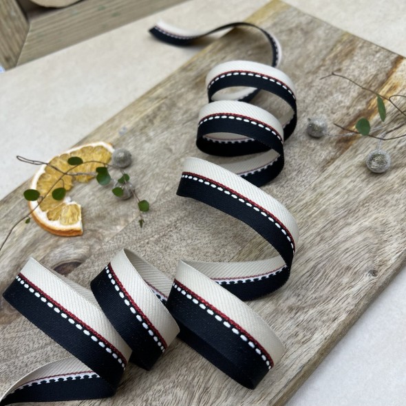 Тесьма репсовая в полоску с красной блестящей полоской, 20 мм