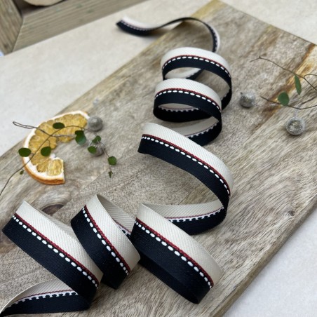 Тесьма репсовая в полоску с красной блестящей полоской, 20 мм