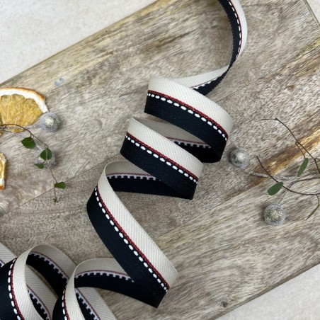 Тесьма репсовая в полоску с красной блестящей полоской, 20 мм