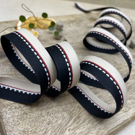 Тесьма репсовая в полоску с красной блестящей полоской, 20 мм