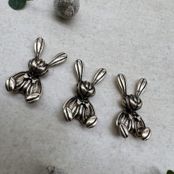 Пришивной элемент заяц цвета тёмного золота, 1.6*2.7 мм