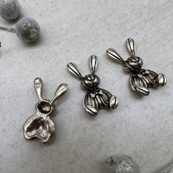 Пришивной элемент заяц цвета тёмного золота, 1.6*2.7 мм