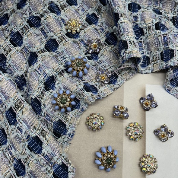 Твид многоцветный в сиренево-голубых тонах.