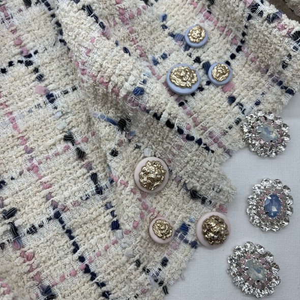 Твид хлопковый молочный в клетку с цветными лентами