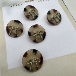 Пуговицы бежевые пластик на ножке с бантиками, 25 мм