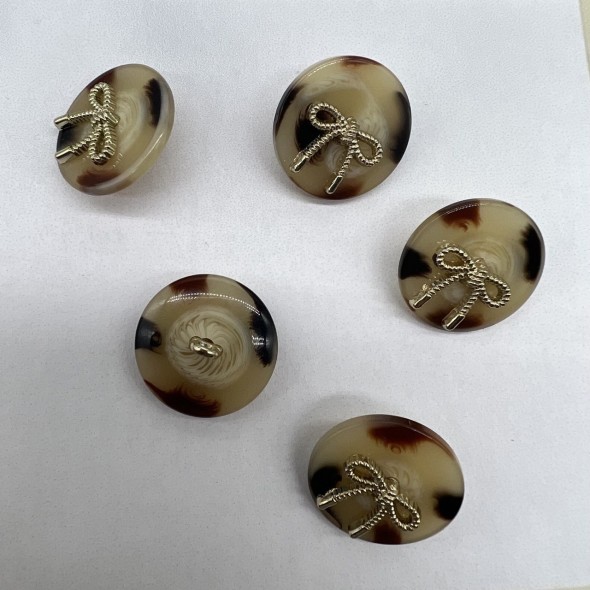 Пуговицы бежевые пластик на ножке с бантиками, 20 мм