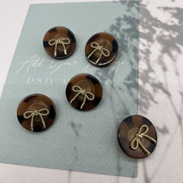 Пуговицы коричневые пластик на ножке с бантиками, 25 мм