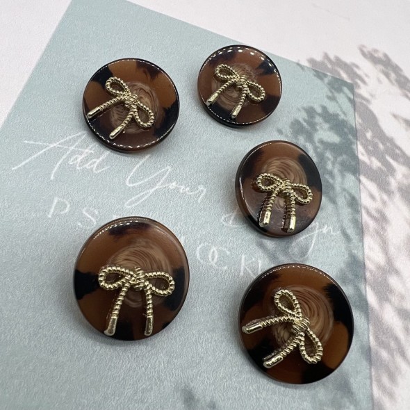 Пуговицы коричневые пластик на ножке с бантиками, 25 мм