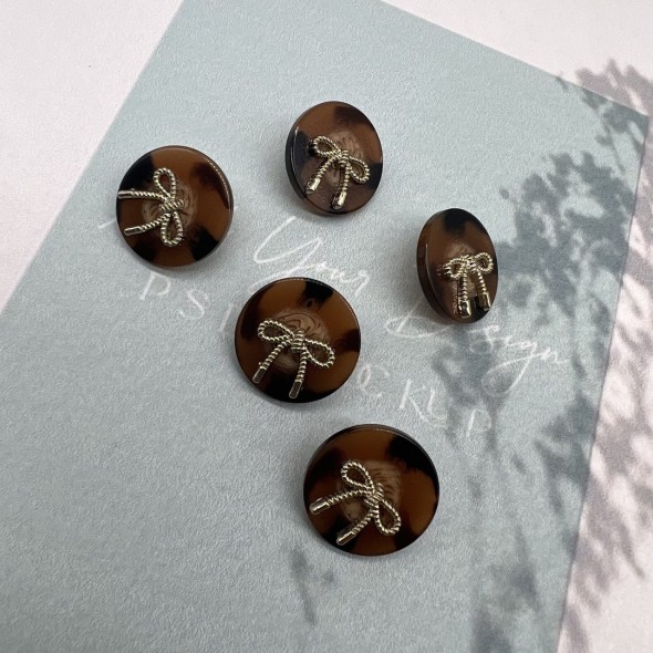 Пуговицы коричневые пластик на ножке с бантиками, 20 мм