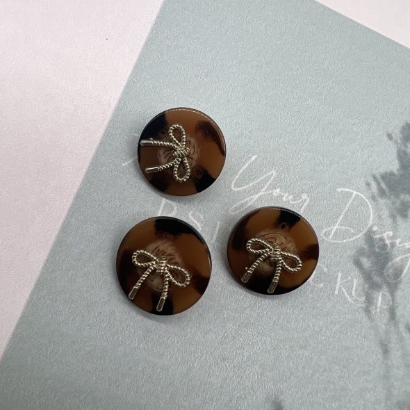 Пуговицы коричневые пластик на ножке с бантиками, 20 мм