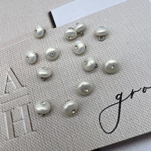 Пуговицы блузочные жемчуг на ножке со стразами, 9 мм