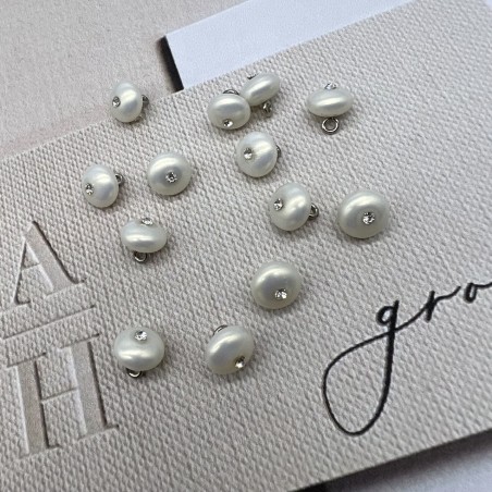 Пуговицы блузочные жемчуг на ножке со стразами, 9 мм