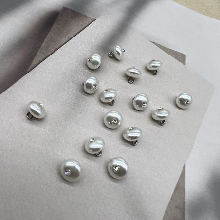 Пуговицы блузочные глянцевый жемчуг на ножке со стразами, 9 мм