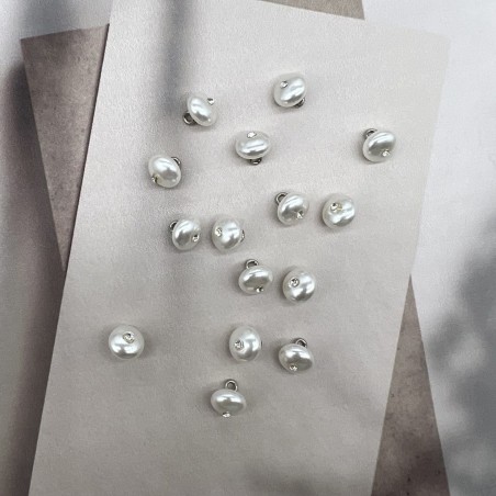 Пуговицы блузочные глянцевый жемчуг на ножке со стразами, 9 мм