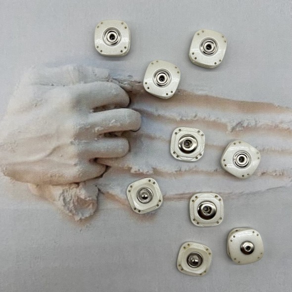 Кнопки пластик пришивные, 22 мм