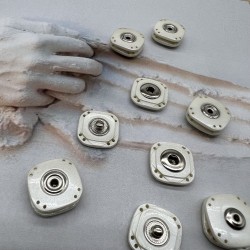 Кнопки пластик пришивные, 22 мм