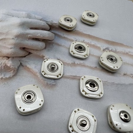 Кнопки пластик пришивные, 22 мм