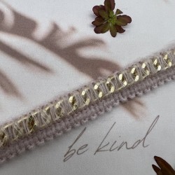 Тесьма цепочка золотистая, оплетенная нежно-розовыми пушистыми нитями, 1.5 см