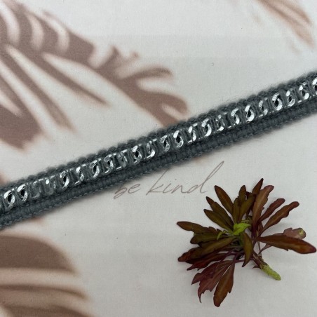 Тесьма цепочка серебристая, оплетенная серыми пушистыми нитями, 1.5 см