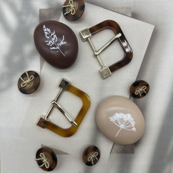 Пряжка металлическая с пластиковыми вставками, 3.5 см