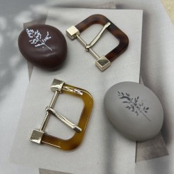 Пряжка металлическая с пластиковыми вставками, 3.5 см