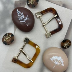 Пряжка металлическая с пластиковыми вставками, 3.5 см