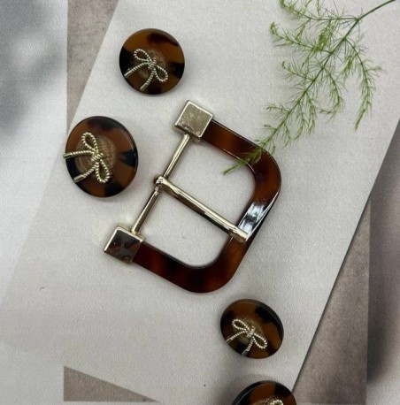 Пряжка металлическая с пластиковыми вставками, 3.5 см