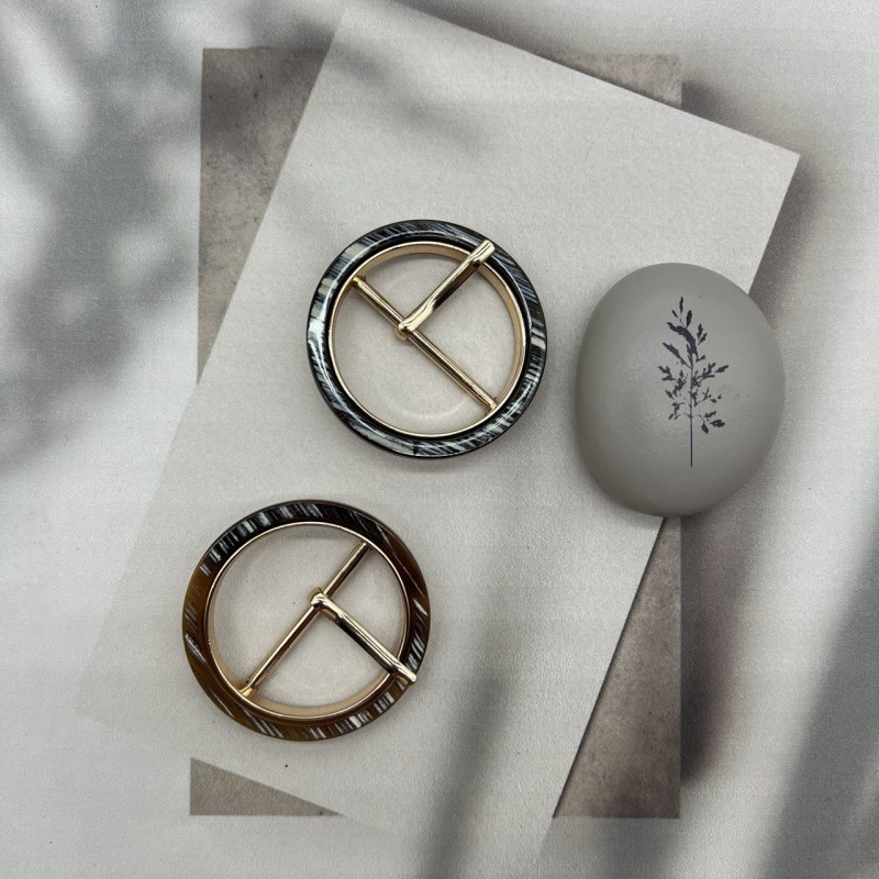 Пряжка металлическая круглая с пластиковыми вставками, 3.5 см