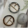 Пряжка металлическая круглая с пластиковыми вставками, 3.5 см