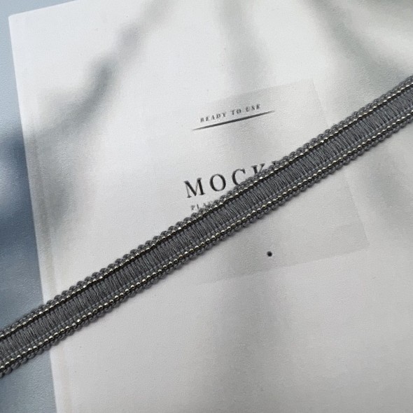 Тесьма текстильная серая с металлическими цепочками серебристого цвета