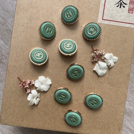 Пуговицы металлические золотистые со светлой изумрудной эмалью, 18 мм