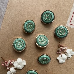 Пуговицы металлические золотистые со светлой изумрудной эмалью, 18 мм