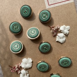 Пуговицы металлические золотистые со светлой изумрудной эмалью, 18 мм