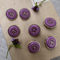 Пуговицы металлические, золотистые с яркой сиреневой эмалью, 25 мм