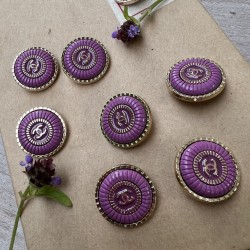 Пуговицы металлические, золотистые с яркой сиреневой эмалью, 25 мм