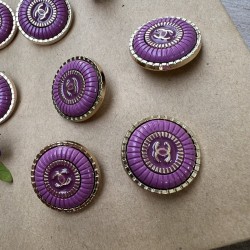 Пуговицы металлические, золотистые с яркой сиреневой эмалью, 25 мм