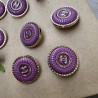 Пуговицы металлические, золотистые с яркой сиреневой эмалью, 25 мм