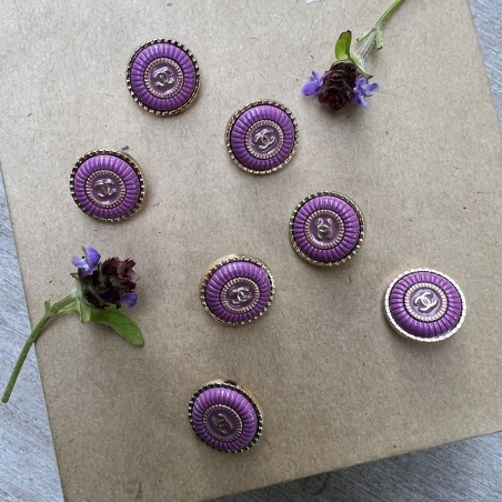 Пуговицы металлические золотистые с яркой сиреневой эмалью, 18 мм