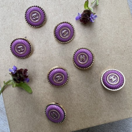 Пуговицы металлические золотистые с яркой сиреневой эмалью, 18 мм