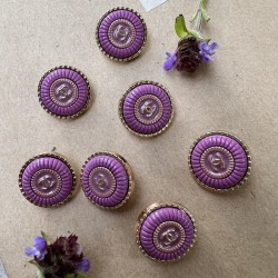 Пуговицы металлические золотистые с яркой сиреневой эмалью, 18 мм