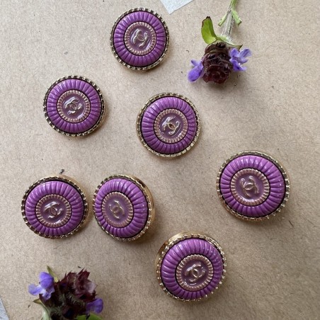 Пуговицы металлические золотистые с яркой сиреневой эмалью, 18 мм