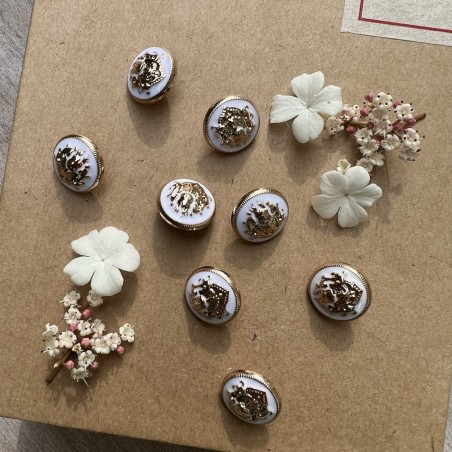 Пуговицы металлические в геральдическом стиле золотые с белой  эмалью, 18 мм