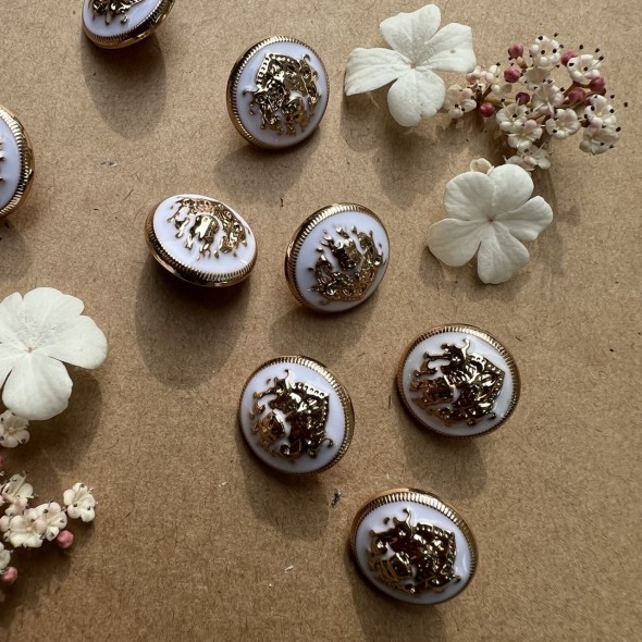 Пуговицы металлические в геральдическом стиле золотые с белой  эмалью, 18 мм