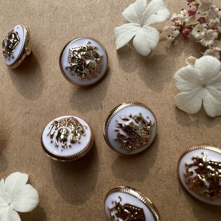 Пуговицы металлические в геральдическом стиле золотые с белой  эмалью, 18 мм