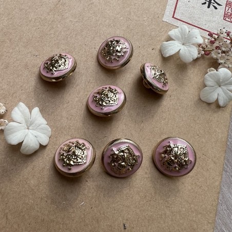 Пуговицы металлические в геральдическом стиле серебристые с розовой эмалью, 18 мм